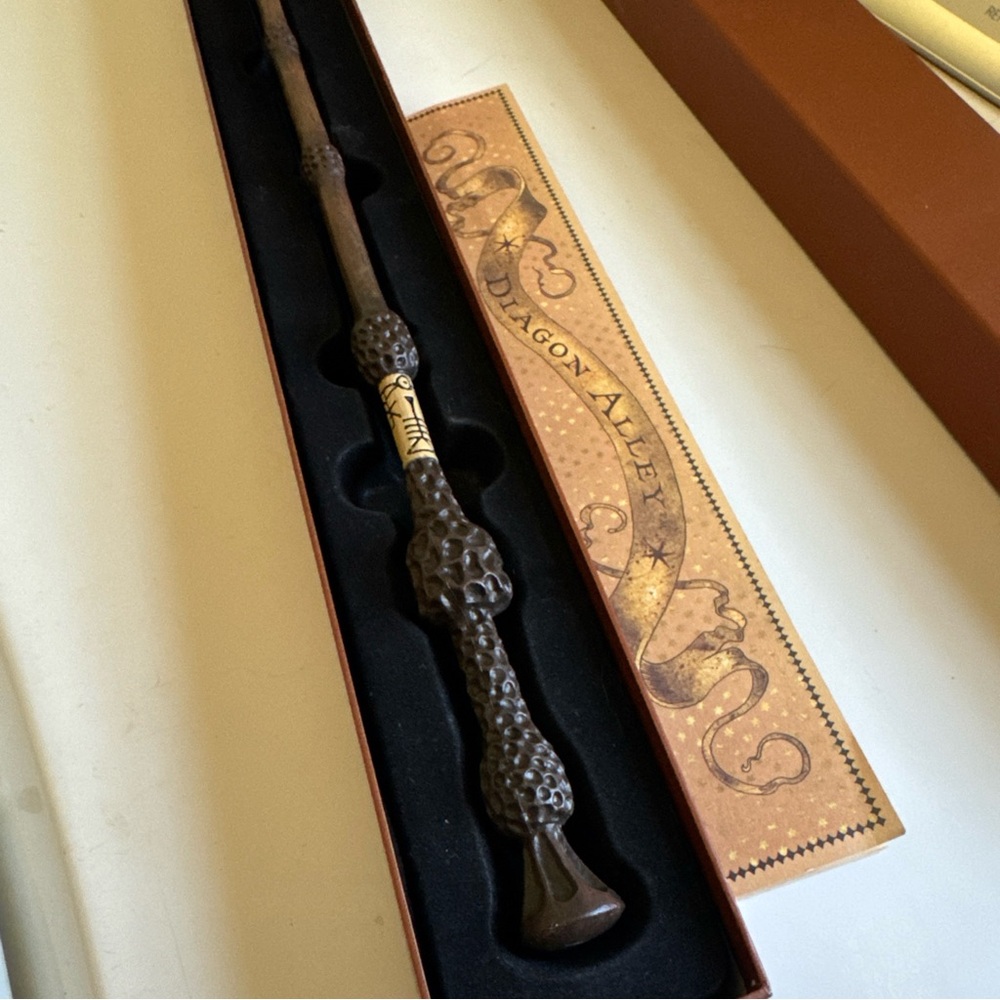 The Wizarding World Of Harry Potter Wand Map Box Set